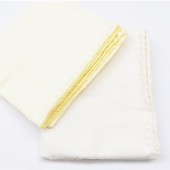 Set of yellow & cream handmade baby blankets - Picture 3 of 4